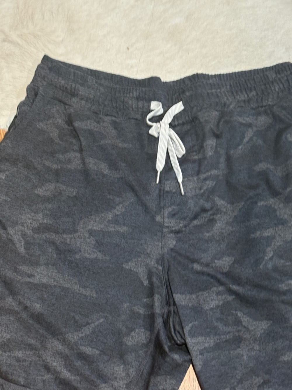 Vuori Men’s Shorts – Size L – Black Camo – Excellent Used Condition - Picture 2 of 6